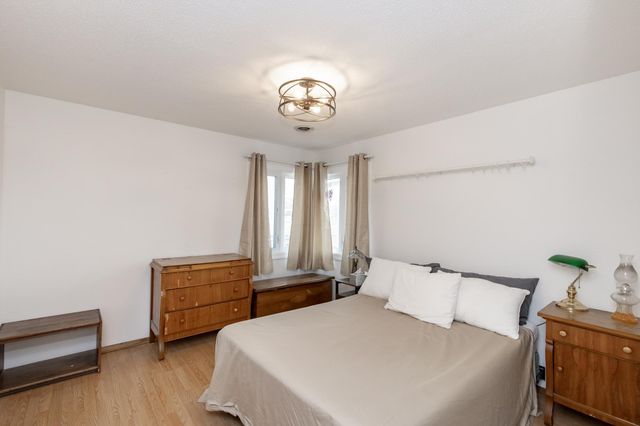 207 4th Avenue SE, Hillsboro, ND 58045