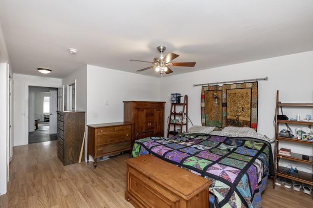 207 4th Avenue SE, Hillsboro, ND 58045