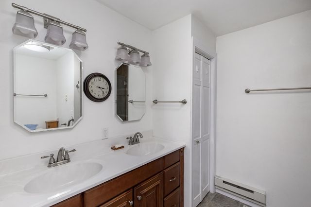 207 4th Avenue SE, Hillsboro, ND 58045