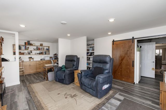 207 4th Avenue SE, Hillsboro, ND 58045