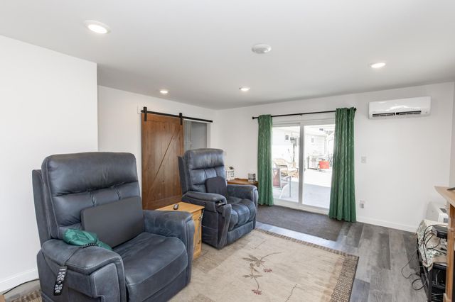 207 4th Avenue SE, Hillsboro, ND 58045