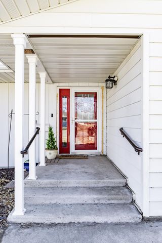 207 4th Avenue SE, Hillsboro, ND 58045