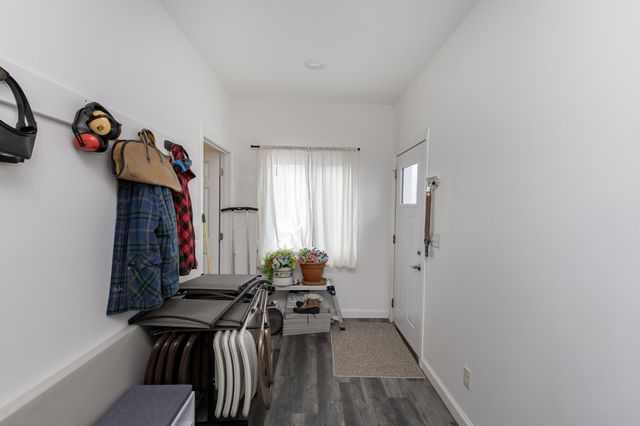 207 4th Avenue SE, Hillsboro, ND 58045