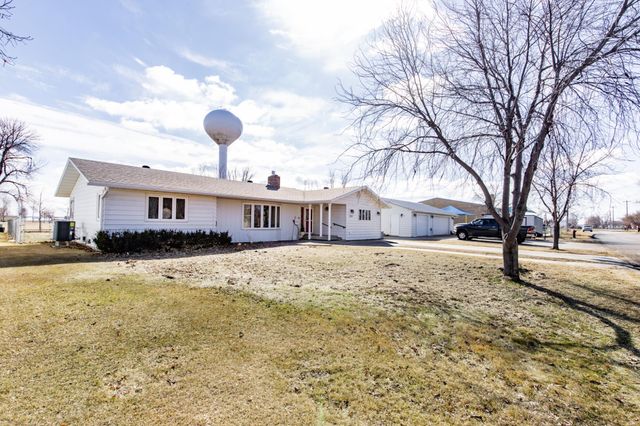 207 4th Avenue SE, Hillsboro, ND 58045