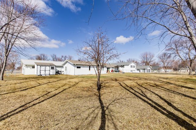 207 4th Avenue SE, Hillsboro, ND 58045