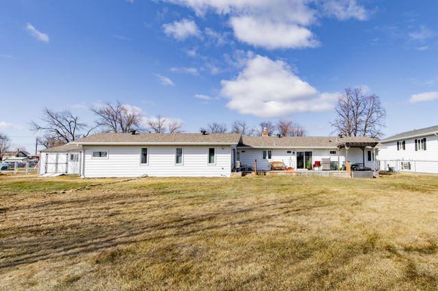 207 4th Avenue SE, Hillsboro, ND 58045