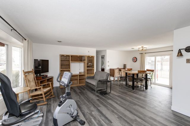 207 4th Avenue SE, Hillsboro, ND 58045