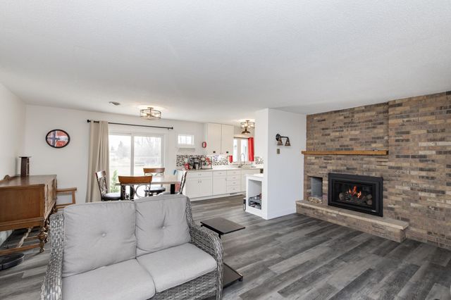 207 4th Avenue SE, Hillsboro, ND 58045