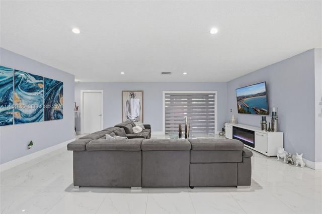 2918 Cleveland St, Hollywood, FL 33020