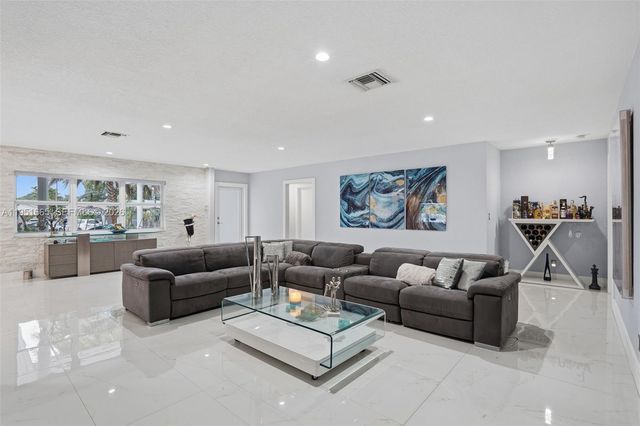 2918 Cleveland St, Hollywood, FL 33020