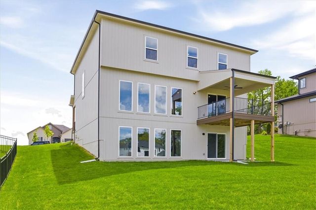 2230 SW Crown Drive, Lee's Summit, MO 64082