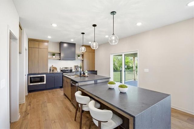 2230 SW Crown Drive, Lee's Summit, MO 64082