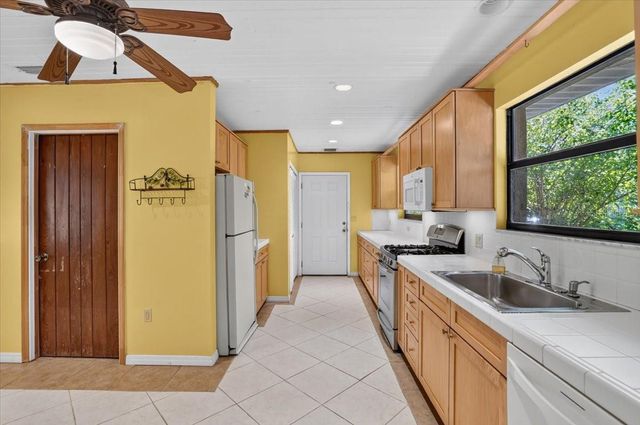 811 SARABAY ROAD, Osprey, FL 34229