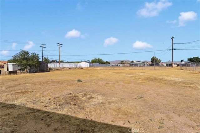 13475 Yakima, Apple Valley, CA 92308