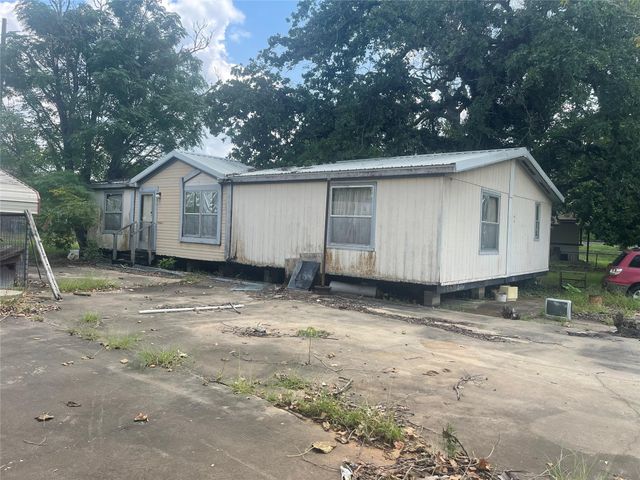 805 N Main Street, Jewett, TX 75846