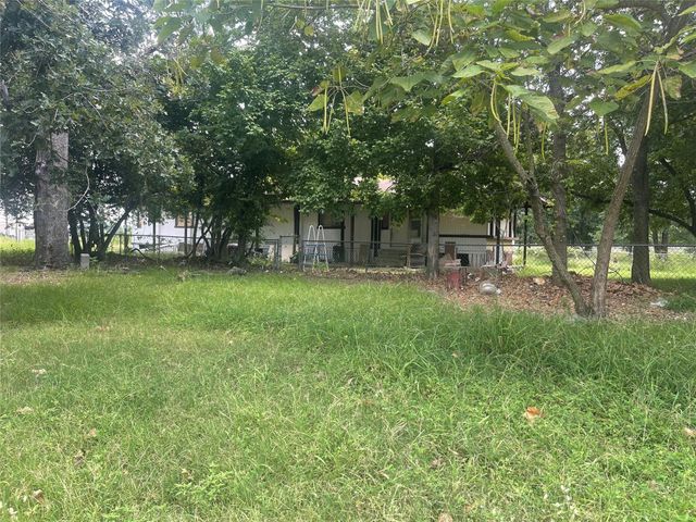 805 N Main Street, Jewett, TX 75846