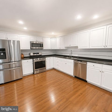 11 HOGAN WAY, Moorestown, NJ 08057