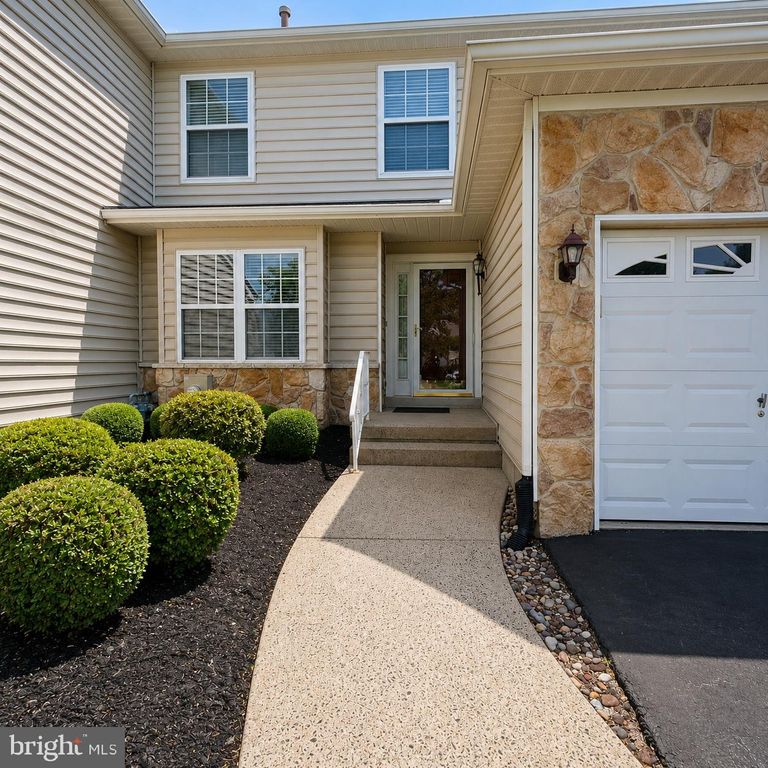 11 HOGAN WAY, Moorestown, NJ 08057