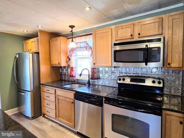 5 RUTH RD, Barnegat, NJ 08005