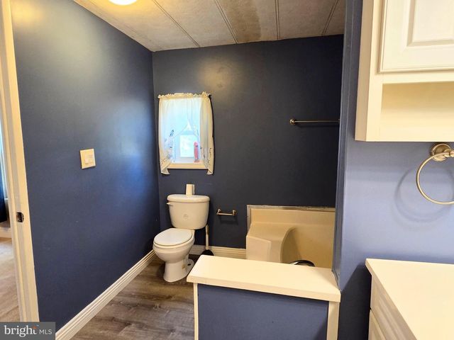 5 RUTH RD, Barnegat, NJ 08005