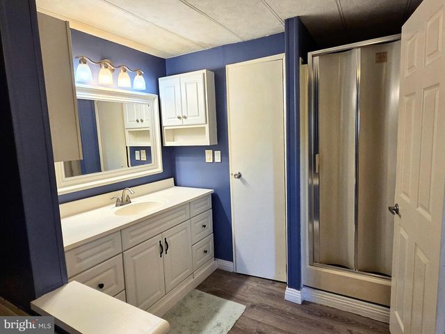 5 RUTH RD, Barnegat, NJ 08005