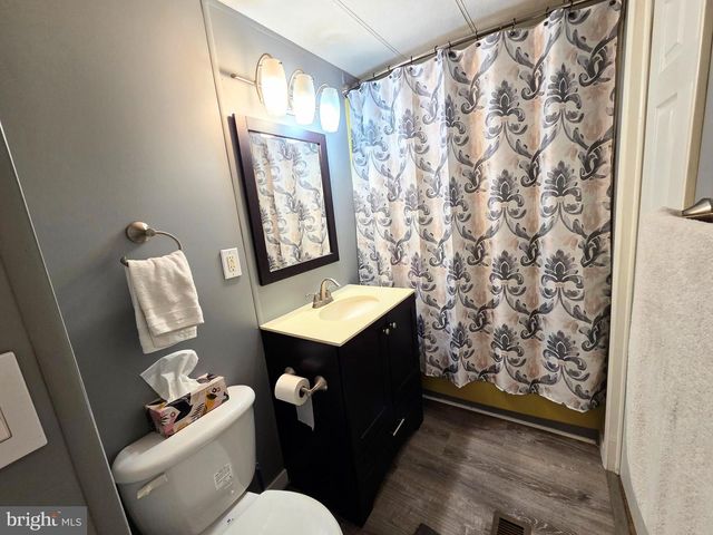 5 RUTH RD, Barnegat, NJ 08005