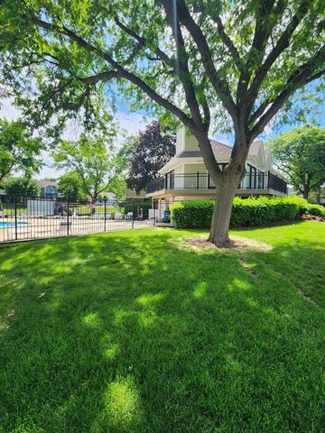 220 Hawthorne Court A2, Schaumburg, IL 60193