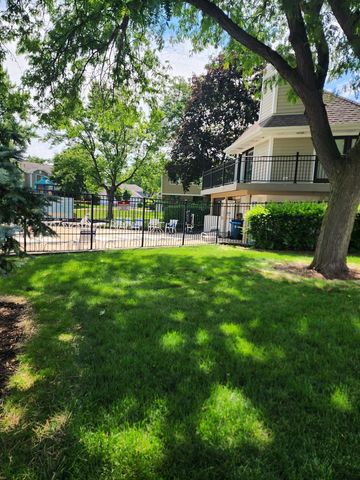 220 Hawthorne Court A2, Schaumburg, IL 60193