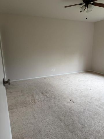 220 Hawthorne Court A2, Schaumburg, IL 60193