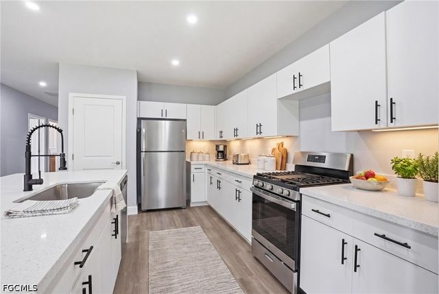 2720 NW 20th TER, Cape Coral, FL 33993