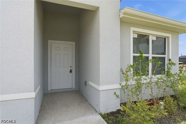 2720 NW 20th TER, Cape Coral, FL 33993