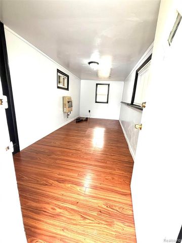 3313 Dallas Avenue, Warren, MI 48091