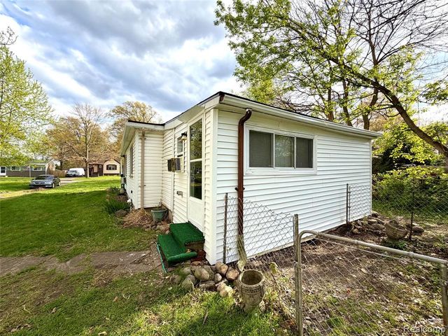 3313 Dallas Avenue, Warren, MI 48091