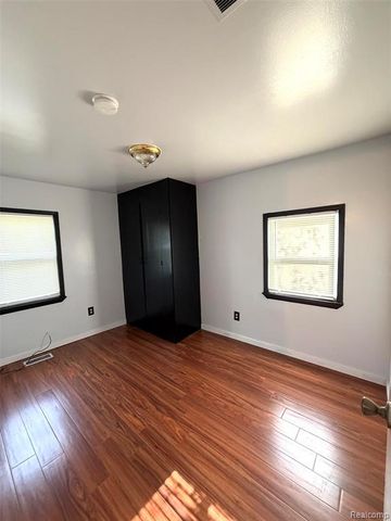 3313 Dallas Avenue, Warren, MI 48091