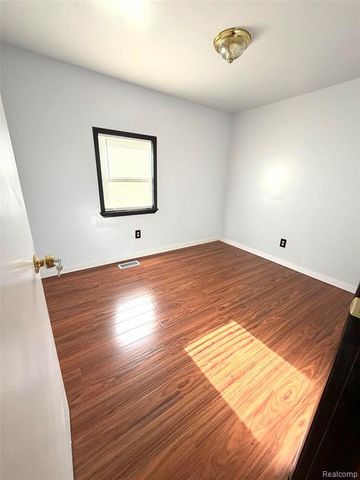 3313 Dallas Avenue, Warren, MI 48091