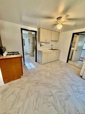 3313 Dallas Avenue, Warren, MI 48091