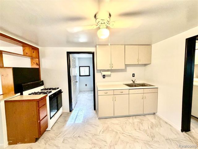 3313 Dallas Avenue, Warren, MI 48091