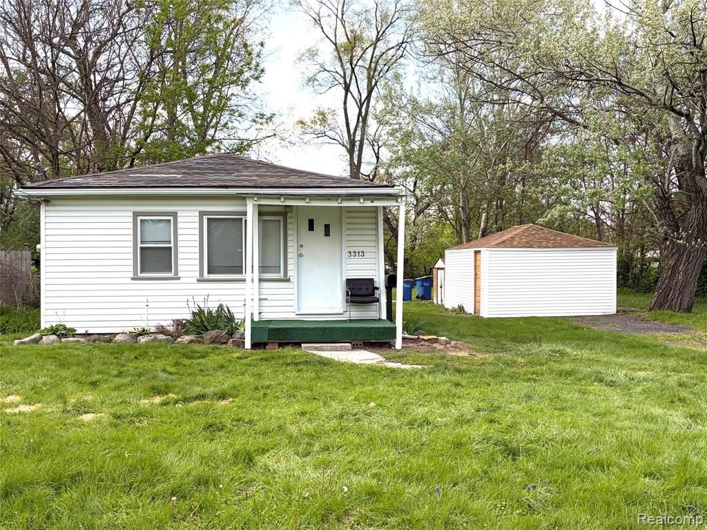 3313 Dallas Avenue, Warren, MI 48091