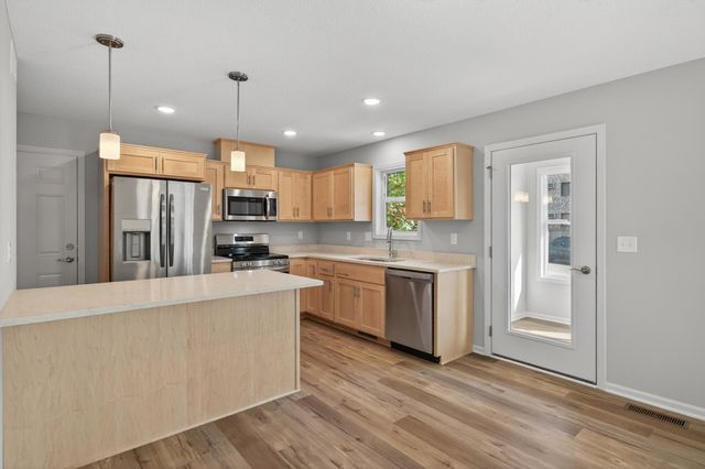 213 N Walnut Street, Chaska, MN 55318