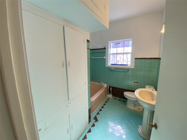 1310 Gustav Street, Houston, TX 77023