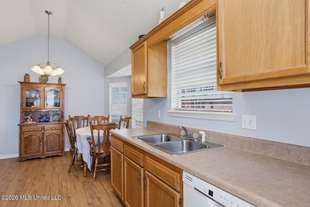 204 White Oak Place, Pearl, MS 39208