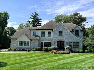 2 Sunny Meade Drive, St Louis, MO 63124