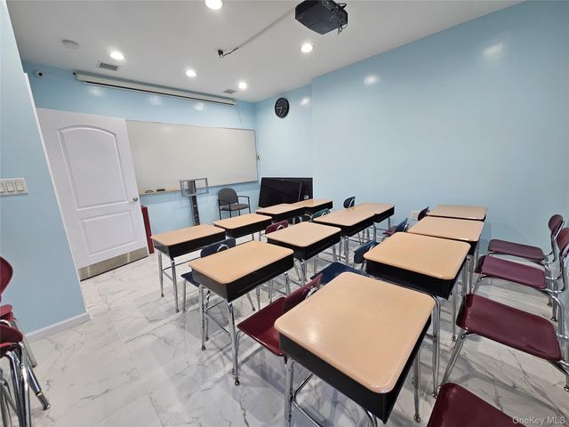 3526 31st Street, Astoria, NY 11106