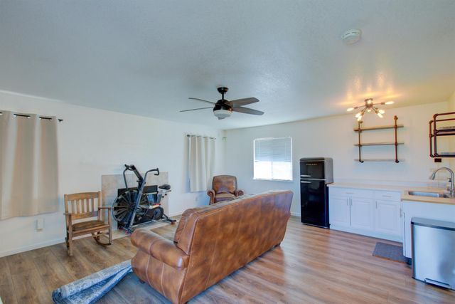 4455 E Whitmore Ave, Ceres, CA 95307