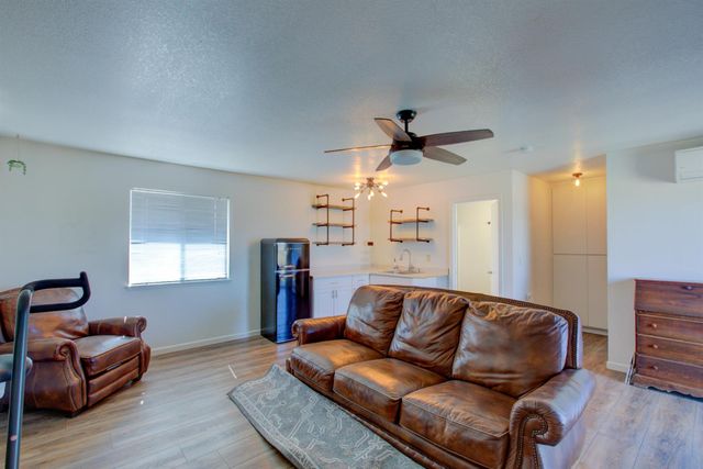 4455 E Whitmore Ave, Ceres, CA 95307