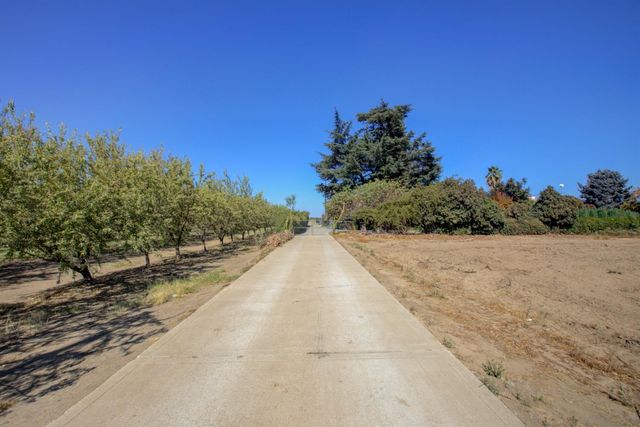 4455 E Whitmore Ave, Ceres, CA 95307