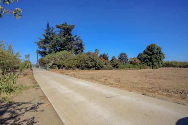 4455 E Whitmore Ave, Ceres, CA 95307