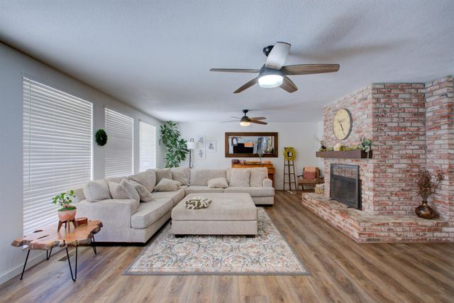 4455 E Whitmore Ave, Ceres, CA 95307