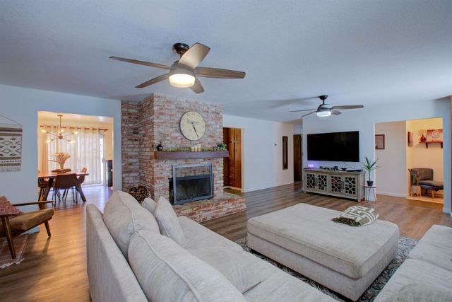 4455 E Whitmore Ave, Ceres, CA 95307