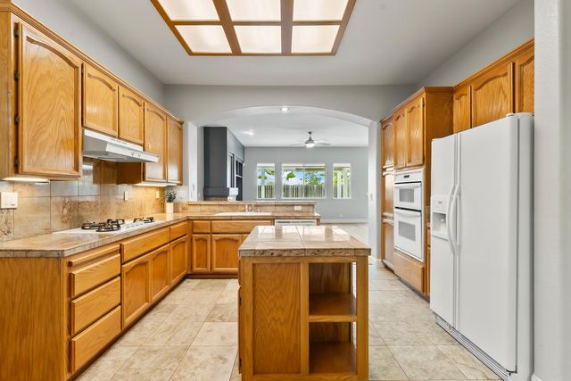 1033 Halidon Way, Folsom, CA 95630